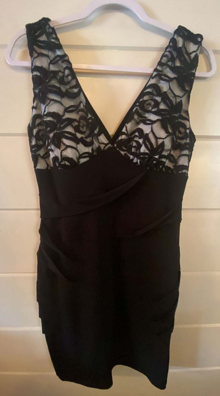 En FocusStudio Black Sleeveless Lace Bodice Draped Cocktail Dress Size 8